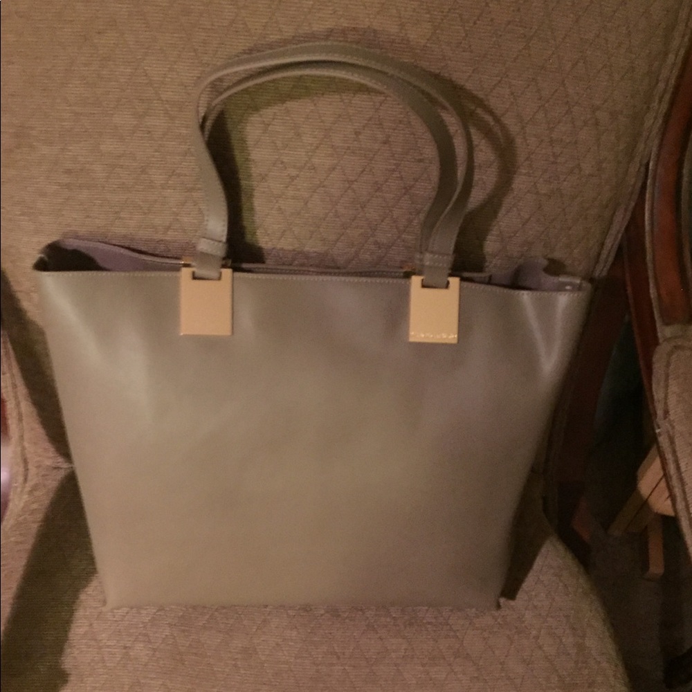 VINCE CAMUTO SMOKEY LEATHER LARGE TOTE BAG  NWT - Picture 4 of 7